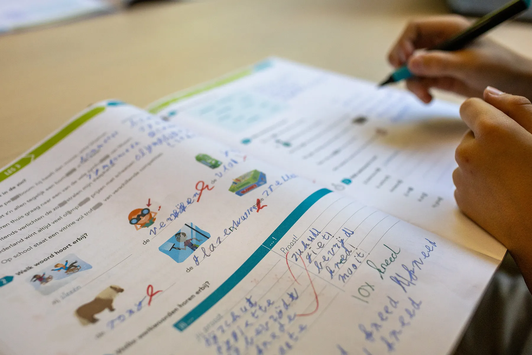 Detailfoto werkboek van leerling op Kindcentrum T Veer